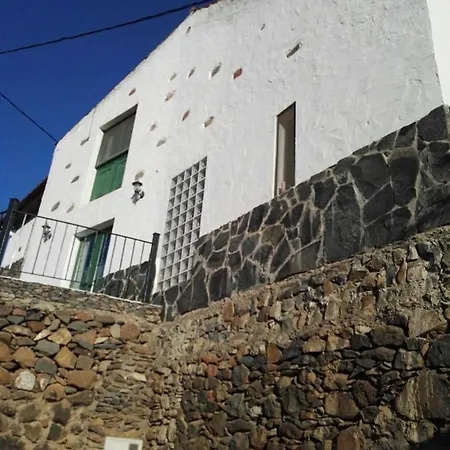 La Piedra * فاليسكيو